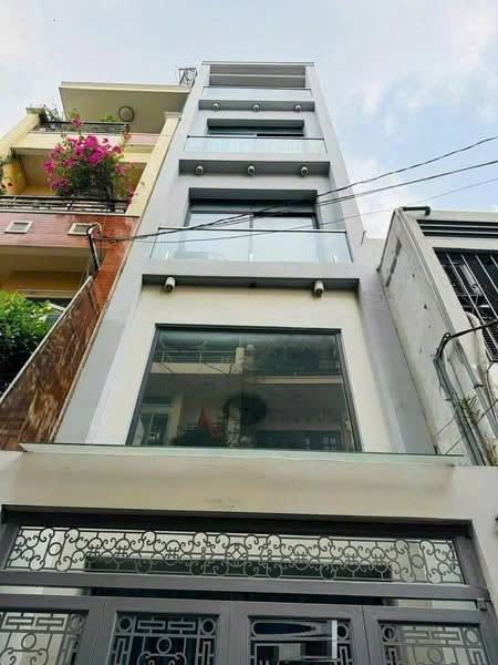 Bán nhà hẻm 449 Sư Vạn Hạnh, Quận 10, 3.1x16m, nở hậu 3.3m, trệt 3 lầu, nhà mới giá 11 tỷ tl